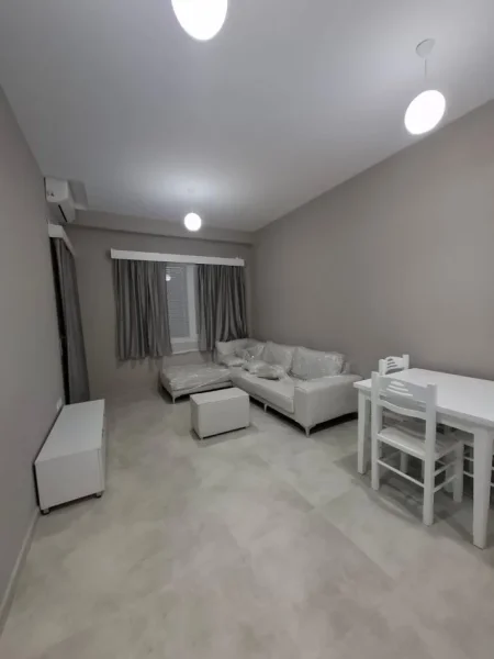 Tirane, jepet me qera apartament 1+1 Kati 6, 60 m² 600 € (Pallati me Shigjeta)