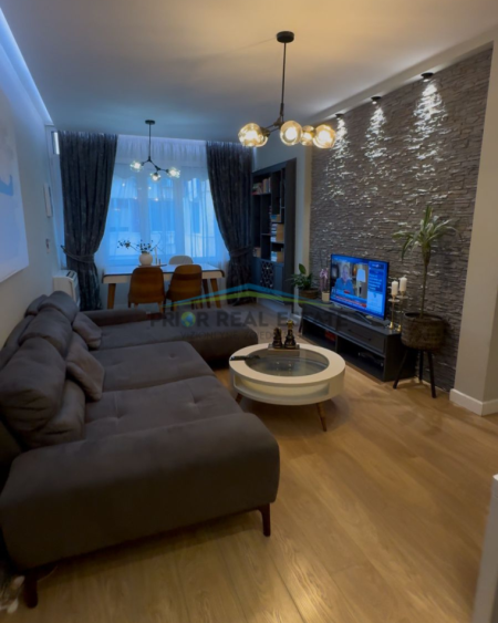 Tirane, shitet apartament 2+1+Ballkon Kati 4, 80 m² 211.000 € (Kopshti Botanik)