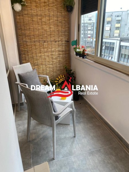 Tirane, jepet me qera apartament 1+1 Kati 5, 70 m² 550 € (tek Komuna e Parisit prane Kika 2)