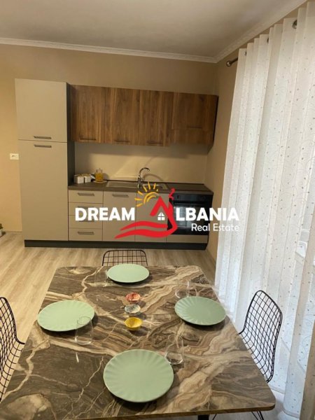 Tirane, jepet me qera apartament 1+1 Kati 5, 70 m² 550 € (tek Komuna e Parisit prane Kika 2)