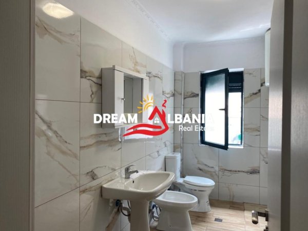 Tirane, jepet me qera apartament 1+1 Kati 5, 70 m² 550 € (tek Komuna e Parisit prane Kika 2)