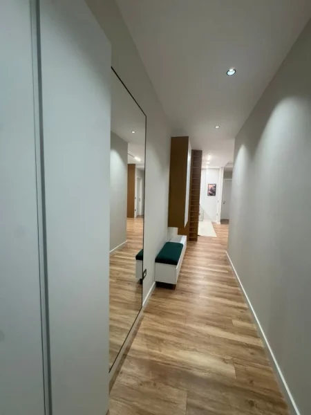 Tirane, jepet me qera apartament 1+1 , 78 m² 1.000 € 