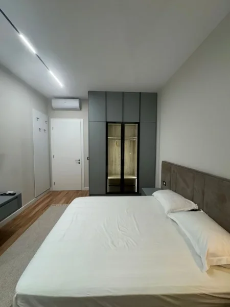 Tirane, jepet me qera apartament 1+1 , 78 m² 1.000 € 