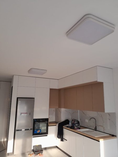 Tirane, jepet me qera apartament 2+1 Kati 4, 85 m² 500 € (Univers City)