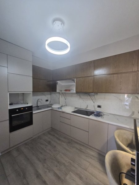 Tirane, jepet me qera apartament 2+1+Aneks+Ballkon Kati 4, 115 m² 1.000 € (Ambasada Amerikane)