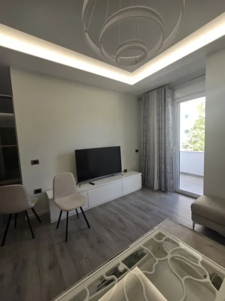 Tirane, jepet me qera apartament 2+1+Aneks+Ballkon Kati 4, 115 m² 1.000 € (Ambasada Amerikane)
