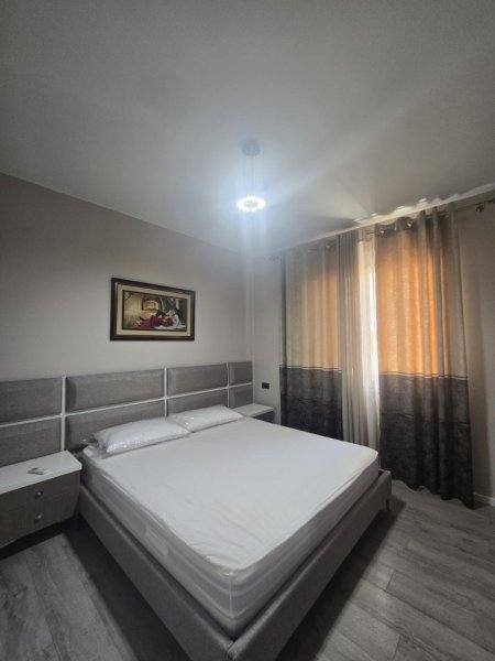Tirane, jepet me qera apartament 2+1+Aneks+Ballkon Kati 4, 115 m² 1.000 € (Ambasada Amerikane)