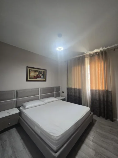 Tirane, jepet me qera apartament 2+1+Aneks+Ballkon Kati 4, 115 m² 1.000 € (Ambasada Amerikane)