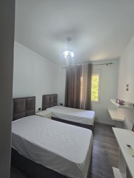 Tirane, jepet me qera apartament 2+1+Aneks+Ballkon Kati 4, 115 m² 1.000 € (Ambasada Amerikane)