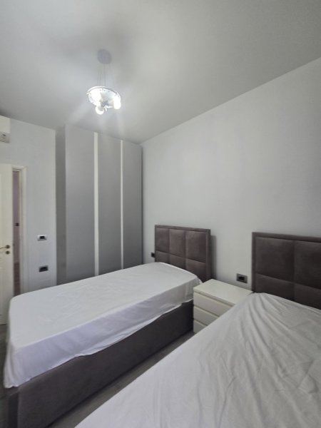 Tirane, jepet me qera apartament 2+1+Aneks+Ballkon Kati 4, 115 m² 1.000 € (Ambasada Amerikane)