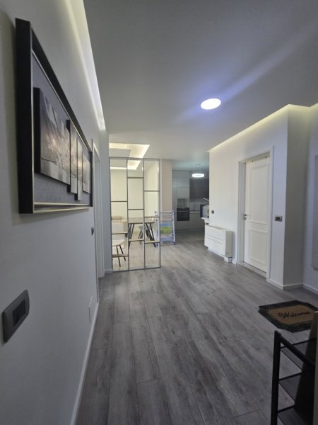 Tirane, jepet me qera apartament 2+1+Aneks+Ballkon Kati 4, 115 m² 1.000 € (Ambasada Amerikane)
