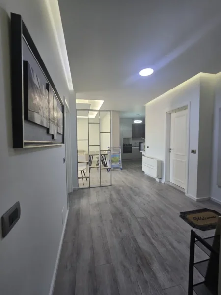 Tirane, jepet me qera apartament 2+1+Aneks+Ballkon Kati 4, 115 m² 1.000 € (Ambasada Amerikane)