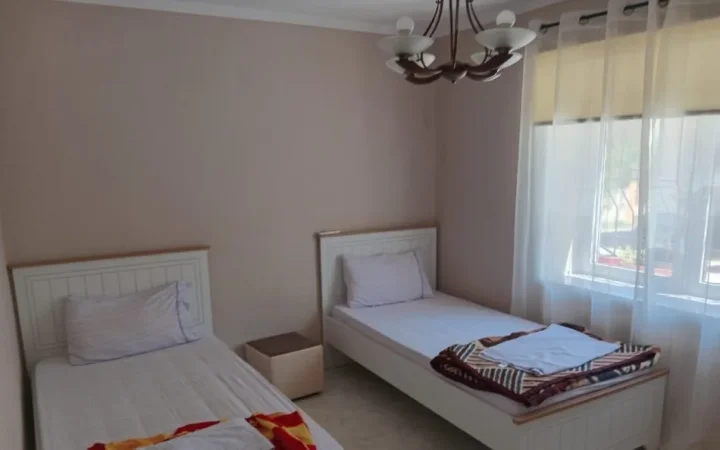 Tirane, jepet me qera apartament 2+1+Ballkon Kati 1, 80 m² 700 € (PAZARI I RI)