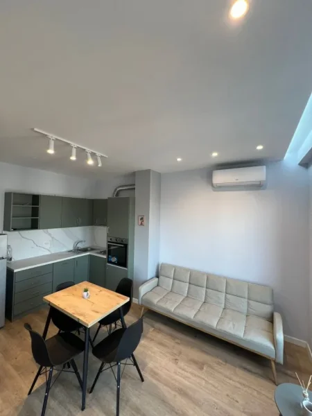 Tirane, jepet me qera apartament 1+1 Kati 6, 60 m² 600 € (Stacioni i Trenit)