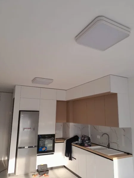 Tirane, jepet me qera apartament 2+1 Kati 4, 85 m² 500 € (univers city)