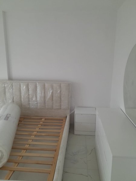 Tirane, jepet me qera apartament 2+1 Kati 4, 85 m² 500 € (univers city)
