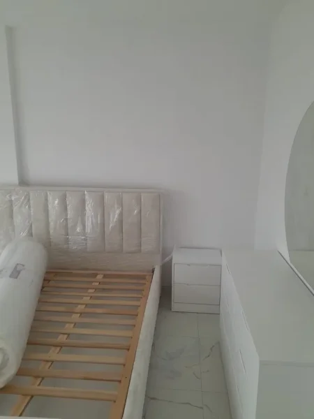 Tirane, jepet me qera apartament 2+1 Kati 4, 85 m² 500 € (univers city)