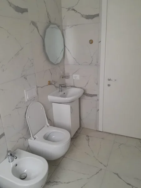 Tirane, jepet me qera apartament 2+1 Kati 4, 85 m² 500 € (univers city)
