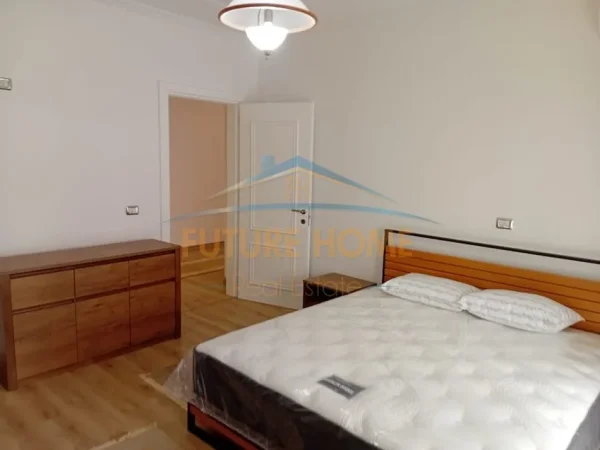 Tirane, jepet me qera apartament 2+1+2 Kati 5, 105 m² 1.150 €