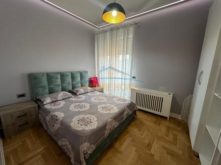 Tirane, jepet me qera apartament 2+1+2+Ballkon Kati 8, 122 m² 1.300 € (Kompleksi Delijorgji)