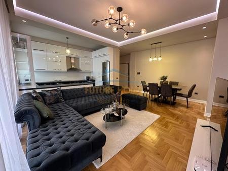 Tirane, jepet me qera apartament 2+1+2+Ballkon Kati 8, 122 m² 1.300 € (Kompleksi Delijorgji)