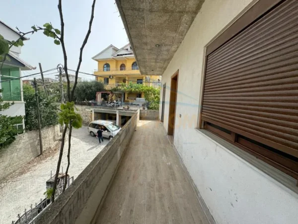 Durres, shitet shtepi 4+1+Aneks+Ballkon Kati 2, 150.000 € 