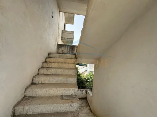 Durres, shitet shtepi 4+1+Aneks+Ballkon Kati 2, 150.000 € 