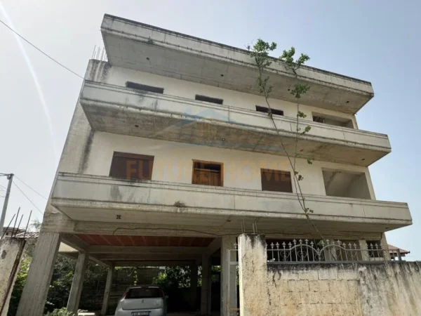 Durres, shitet shtepi 4+1+Aneks+Ballkon Kati 2, 150.000 € 