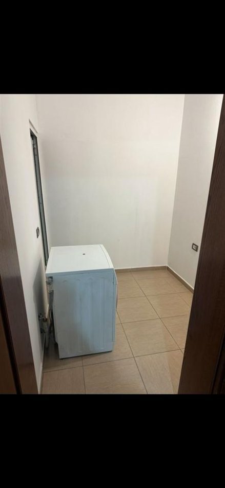 Tirane, jepet me qera shtepi 1+1 Kati 1, 50 m² 320 € (Rruga Siri Kodra prane Hotel Meridian)