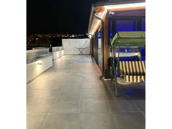 Tirane, shitet Penthouse 2+1+2+Ballkon Kati 5, 260 m² 300.000 € (Fesku, Qesarak)