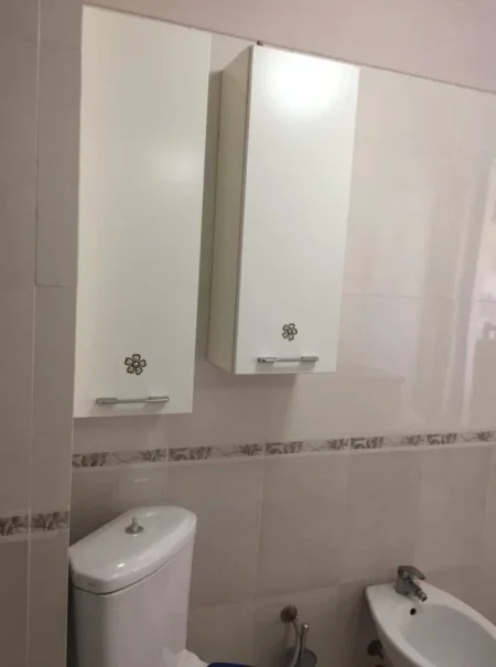 Tirane, jepet me qera apartament 1+1+2 Tualete + Ballkon Kati 3, 400 € (Astir, 2 Palmat)