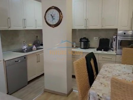 Tirane, shitet apartament 2+1+Ballkon Kati 2, 85.000 m² 139.000 € (5 Maji)