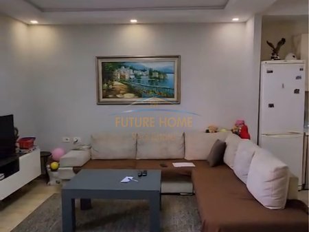 Tirane, shitet apartament 2+1+Ballkon Kati 2, 85.000 m² 139.000 € (5 Maji)