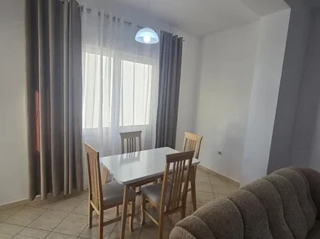 Tirane, jepet me qera apartament 1+1+Ballkon Kati 3, 70 m² 500 € (Kodra e Diellit)