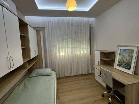 Tirane, jepet me qera apartament 2+1+2+Ballkon Kati 11, 90 m² 850 € (Rruga e Kavajes)