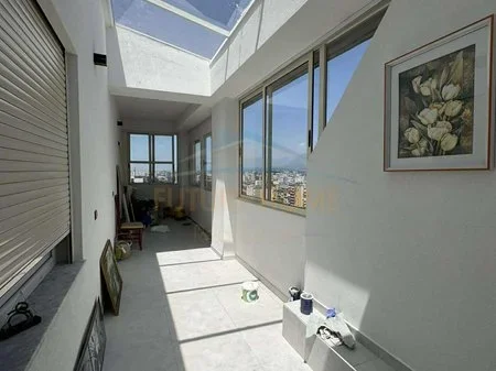 Tirane, jepet me qera apartament 2+1+2+Ballkon Kati 11, 90 m² 850 € (Rruga e Kavajes)