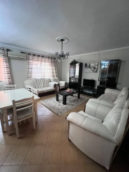 Tirane, ndarje qeraje apartament 2+1+Ballkon Kati 2, 85 m² 500 € (Rruga isuf elezi)