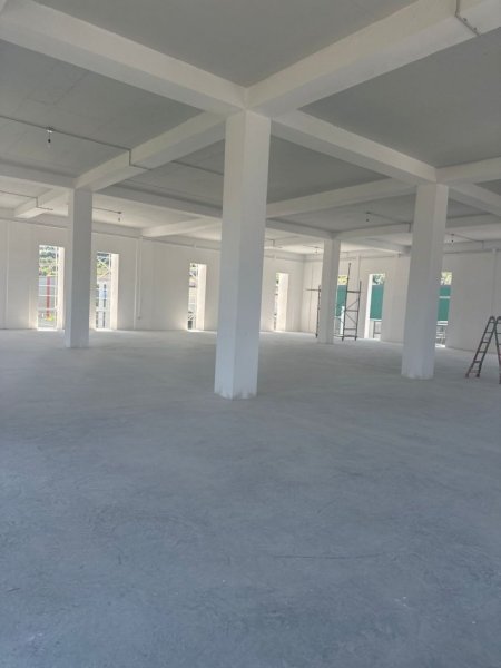 Tirane, jepet me qera magazine Kati 3, 1.500 m² 5.250 € (Prush)