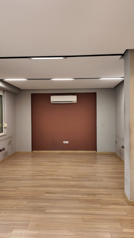 Tirane, jepet me qera zyre Kati 2, 106 m² 1.000 € (Blloku, Rruga Brigada VIII)