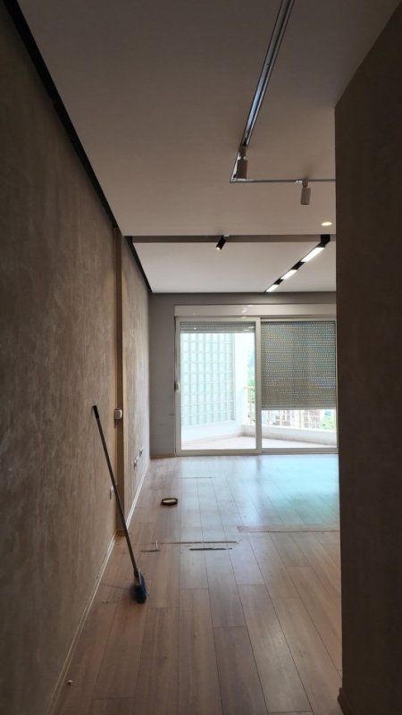 Tirane, jepet me qera zyre Kati 2, 106 m² 1.000 € (Blloku, Rruga Brigada VIII)