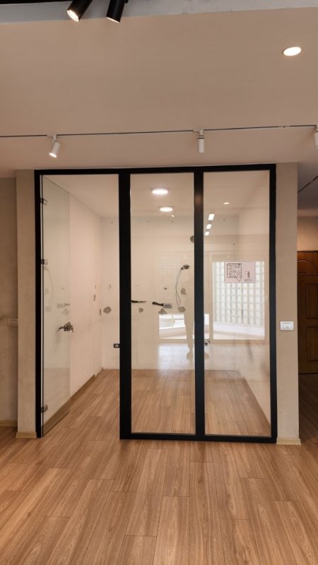 Tirane, jepet me qera zyre Kati 2, 106 m² 1.000 € (Blloku, Rruga Brigada VIII)