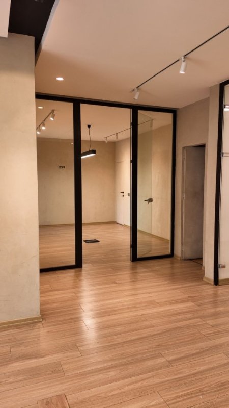 Tirane, jepet me qera zyre Kati 2, 106 m² 1.000 € (Blloku, Rruga Brigada VIII)