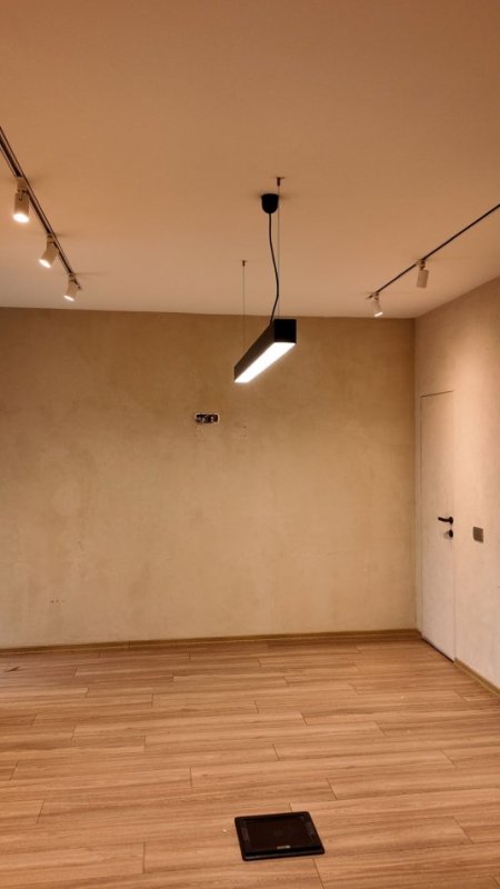 Tirane, jepet me qera zyre Kati 2, 106 m² 1.000 € (Blloku, Rruga Brigada VIII)