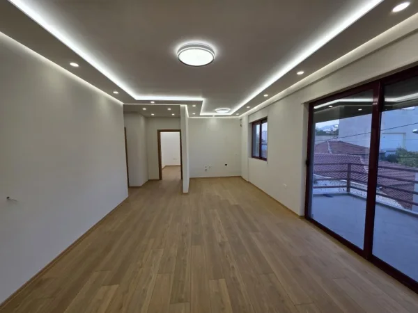 Tirane, shitet apartament 2+1+Ballkon Kati 2, 115 m² 230.000 € (Rruga Tafaj Selvia)