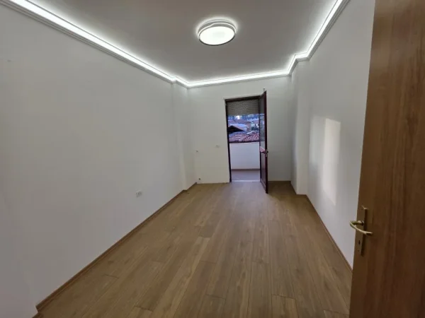 Tirane, shitet apartament 2+1+Ballkon Kati 2, 115 m² 230.000 € (Rruga Tafaj Selvia)