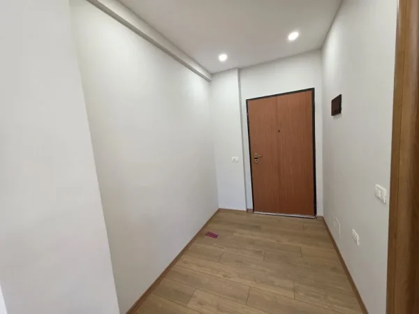 Tirane, shitet apartament 2+1+Ballkon Kati 2, 115 m² 230.000 € (Rruga Tafaj Selvia)