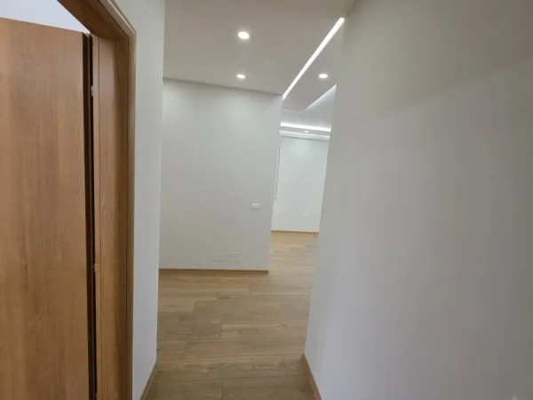 Tirane, shitet apartament 2+1+Ballkon Kati 2, 115 m² 230.000 € (Rruga Tafaj Selvia)