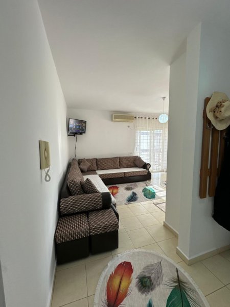 Durres, jepet me qera apartament 2+1+Ballkon Kati 4, 57 m² 50 € (Rruga Kristal Golem)