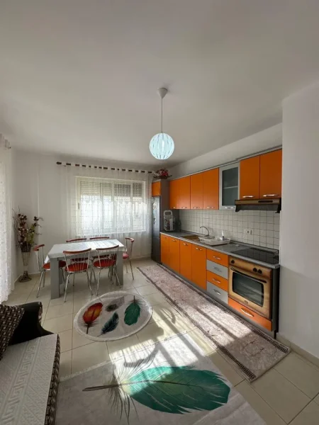 Durres, jepet me qera apartament 2+1+Ballkon Kati 4, 57 m² 50 € (Rruga Kristal Golem)
