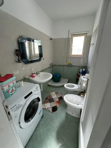 Durres, jepet me qera apartament 2+1+Ballkon Kati 4, 57 m² 50 € (Rruga Kristal Golem)